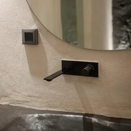 One Of One - Aether Apartment *